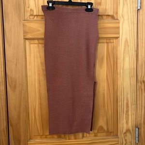 Rose color knit skirt